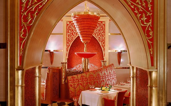 A Beautifully Decorated Restaurant, A Meal Here Can be Enjoyable and Pleasant, What a Scene - Dubai City Scenery Wallpaper