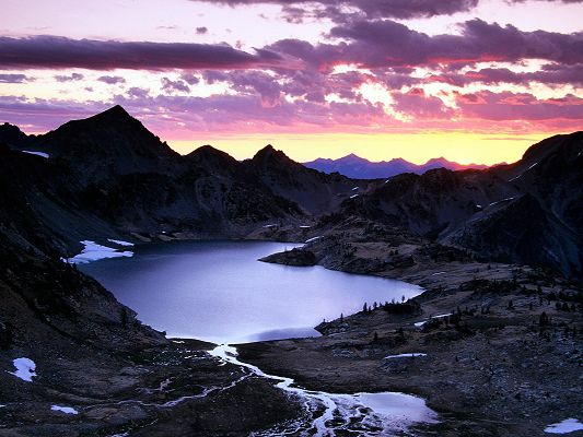 Beautiful Sceneries of the World - Sunrise Upper Ice Lake Basin in Pixel of 1600x1200, the Rising Sun Shinning Light on the Blue Pool