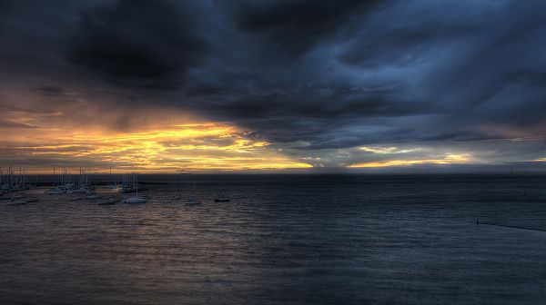 Free Download Natural Scenery Picture - The Dark Sky, Sunlight Breaking in, the Sea is Not Clear