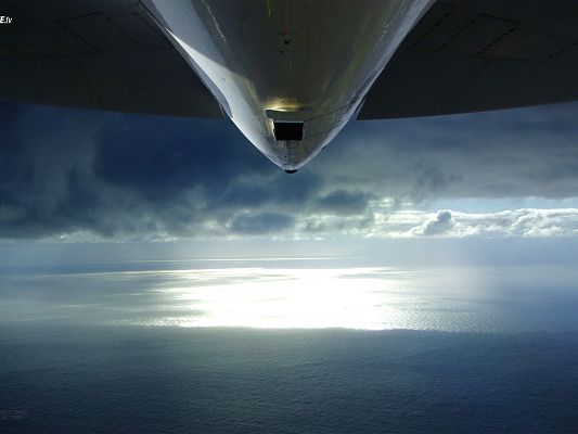 Free Photos of Airplane, an Enormous Plane Flying Over the Sea, Majestic Scene