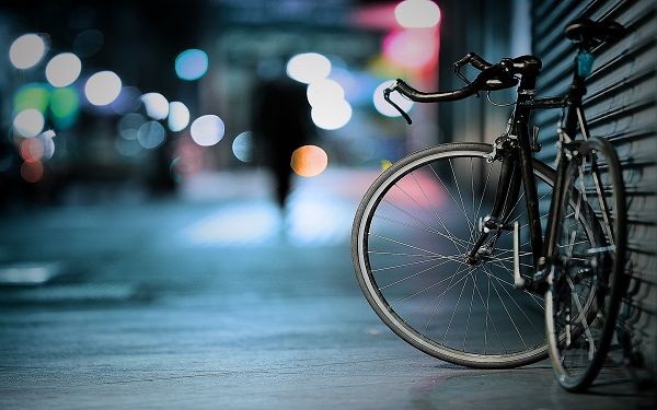 Free Scenery Wallpaper - Includes a Bicycle and a Mere Shadow, the Most Impressive for Its Simplicity!