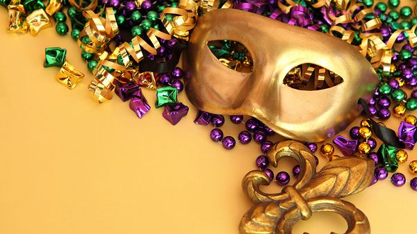Free Wallpaper - Includes a Facial Mask and Othe Accessories, Can't Wait to See Who Will be Wearing This!