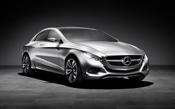 Gray Benz Car in the Stop, Looking Decent and Graceful, Both Speed and Stability Can be Achieved - HD Cars Wallpaper