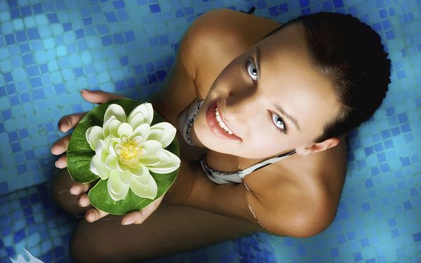 Holding a Green Fancy Soap in the Hands, Smiling and Welcoming, Can be Such an Attraction - HD Widescreen SPA Wallpaper