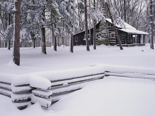 Images of Rural Landscape, Rustic Cabin in Winter, No Footsteps Around, Purely White World