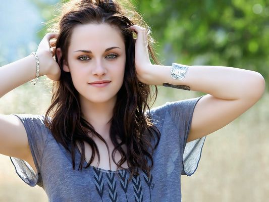 In Casual T-Shirt and Jewelry, She is Quite Reminding of Natural Beauty, Full of Appealing Gestures and Movements - HD Kristen Stewart Wallpaper