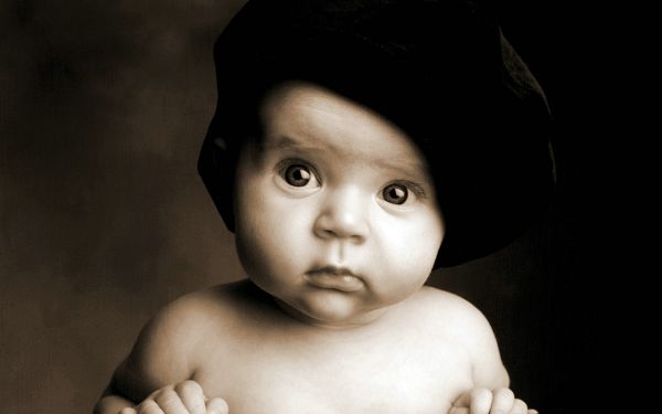 In Innocent Facial Expression and Black Hat, Eyes Are Wide Open, He is Such a Talent - Cool Baby Wallpaper
