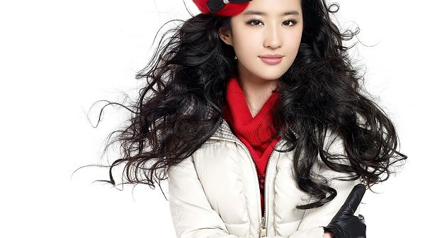Liu Yifei in Casual Clothes and Cosmetics, No Matter Smiling or Not, She is Like a Fairytale from Heaven - HD Attractive Women Wallpaper