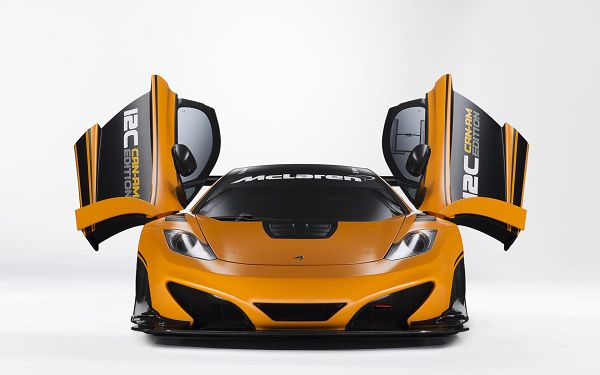 McLaren Car in Stop, Two Windows Like Stretched out Wings, It is Like a Flying Insect - McLaren Cars Wallpaper
