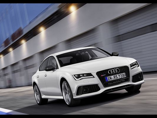 Super Car Images of Audi RS 7, a Great Car on Flat Road, Speed is No Concern 