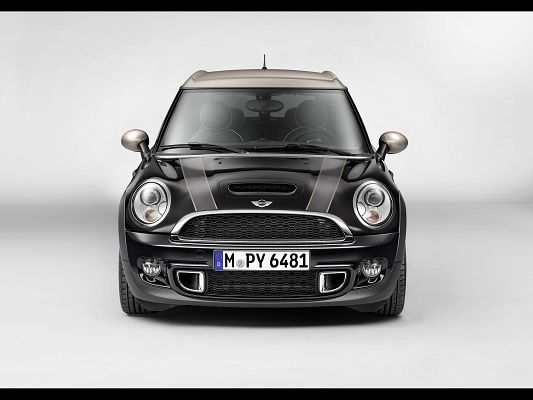 Super Car Images of Mini Clubman, the Car is Smart and Can Run Through Whatever Street