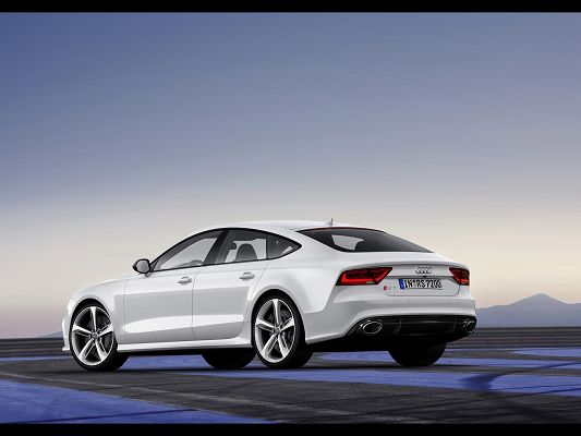 Super Cars Photo of Audi RS 7, from Rear Angle, Qualifies for a Great Car 
