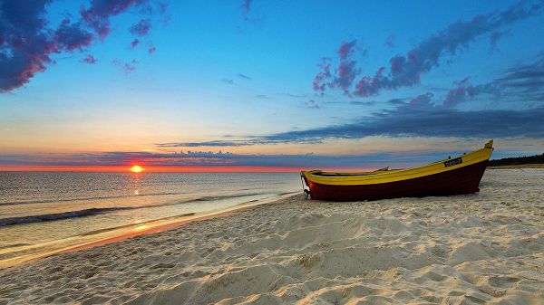 The Rising Sun and a Beautiful Boat, Start the Journey and Enjoy the Wind and Scene in the Process - HD Beach Wallpaper