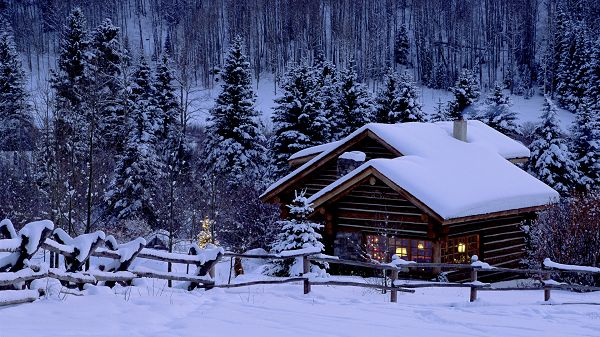 The Scene After a Heavy Snow, Warm Home Remains Comfortable and Pleasant to Stay - HD Natural Scenery Wallpaper