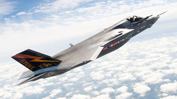 Wallpaper Of Lockheed Martin F-35 Fllying In Sky