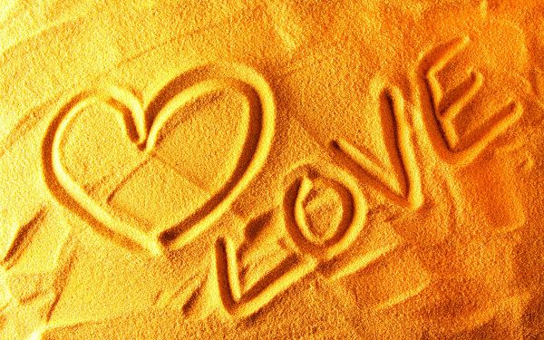 Wallpaper Of A LOVE Created With Sands