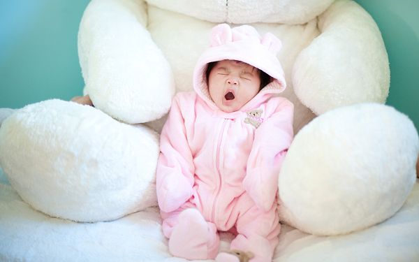 Wallpaper Of Baby: A Cute Pink Baby Yawning In The Hug Of Stuffed Bear