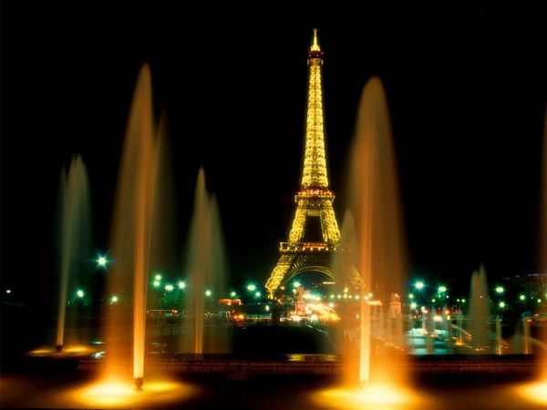 Wonderful Wallpaper: The Eiffel Tower In Evening