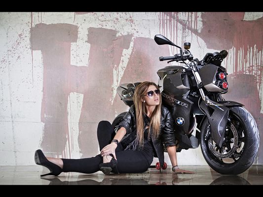 click to free download the wallpaper--BMW F800 R Predator in Stop, the Cool Female Driver Leaning on It, the Motorcar Post is Handsome in Look