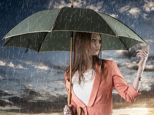 Beautiful Girl Pictures, Nice Girl in Umbrella, Playing in the Rain
