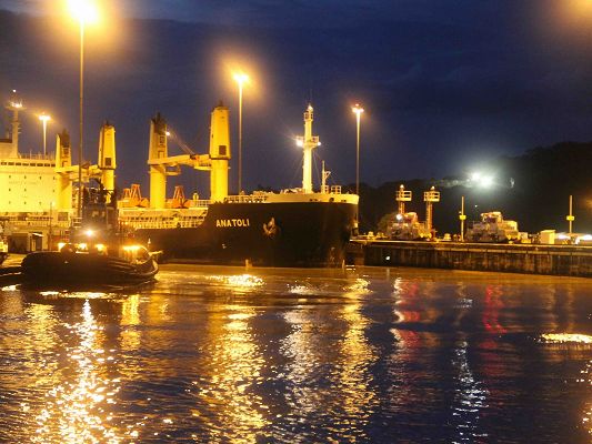 click to free download the wallpaper--Beautiful Landscape of Nature, Panama Canal Night, Golden Light, Incredible Scene