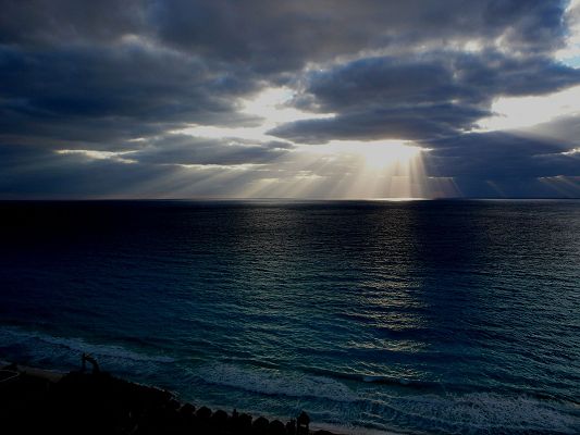 Beautiful Pic of Nature Landscape, Sunlight Breaking Through Thick Clouds, the Peaceful Sea