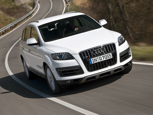 click to free download the wallpaper--Best Cars Image, White and Decent Audi Q7 in Fast Speed, Tall Hills Alongside