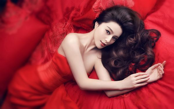 Fan Bingbing with Exquisite Cosmetics, Long Red Dress and Curly Hair, Her Beauty Can Make Any Man's Heart Beat - HD Artists Wallpaper