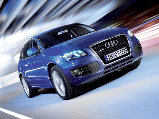 click to free download the wallpaper--Free Car Pictures, Blue Audi Q5 Quattro Car in Pretty Full Speed, Great Look
