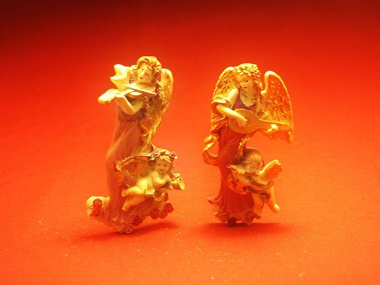 click to free download the wallpaper--Free Cute Objects Pic, a Pair of Gold Statues, in Angel Style, They Shall Strike a Deep Impression