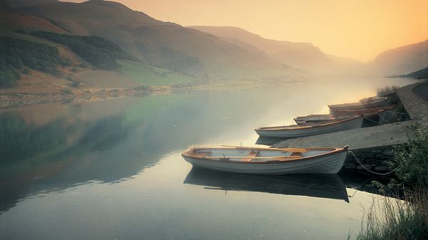 click to free download the wallpaper--Free Download Natural Scenery Picture - A Number of Boats in the Peaceful Sea, Tall Hills, Golden Horizon, Looking Great Together