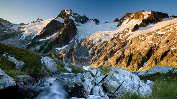 click to free download the wallpaper--Free Download Natural Scenery Picture - Snow-Covered Hill Tops, Bright Sunshine, Waterfall Flowing, a Great Scene