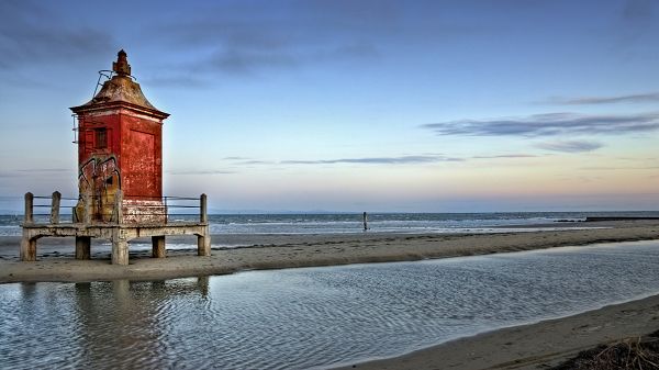 Free Download Natural Scenery Picture - The Peaceful Sea, a Red Lightning House in the Middle, Comfortable Living