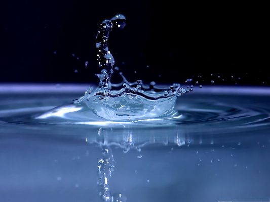 click to free download the wallpaper--Free Water Splash Waterpaper, Dancing Water Causing Great Ripples