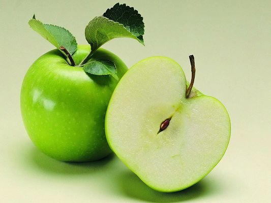 click to free download the wallpaper--Fresh Fruits Image, Green Apple Cut into Half Seconds Ago, Fresh and Impressive