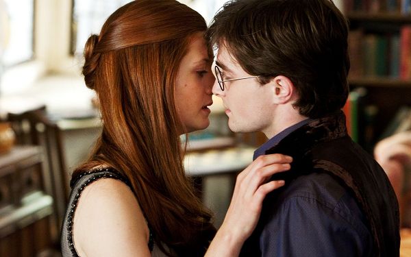 click to free download the wallpaper--Ginny Harry Post in HP8 Available in 1680x1050 Pixel, Two Lovers Getting Closer and Closer, Just Leave the Two Alone - TV & Movies Post