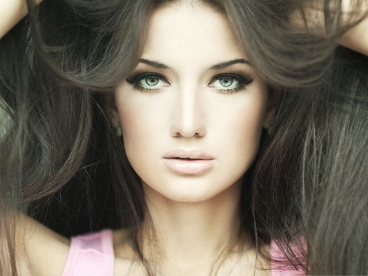 click to free download the wallpaper--Glamorous Girl Photos, Beautiful Girl in Green Eyes, Hair Held Up by Two Hands