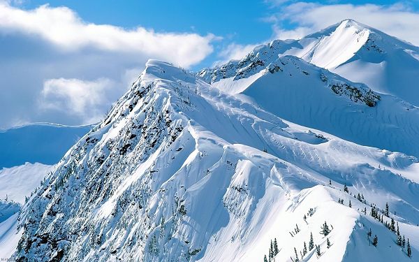 click to free download the wallpaper--Hills Full of Thick Snow, You See a White and Pure World, At the Top, You Are Close to the Sky - Natural Scenery Wallpaper