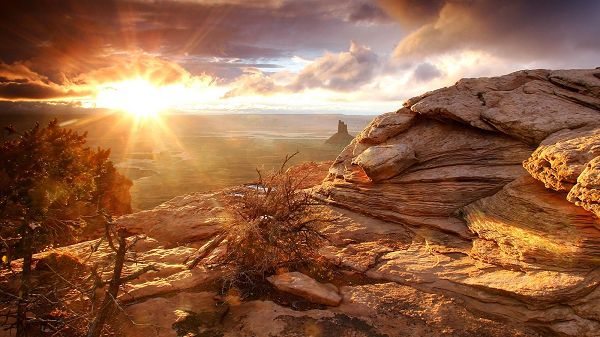 click to free download the wallpaper---In High Resolution, Nature is Magical and Powerful, the Sun as Caretaker - Natural Scenery Wallpaper
