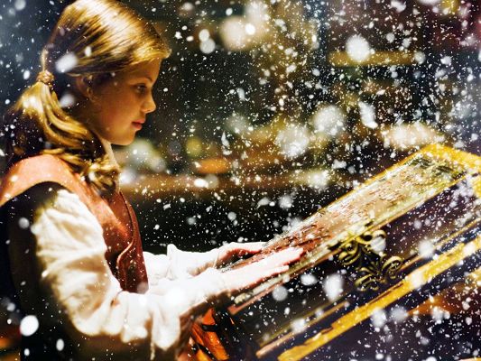 Lucy Post in Narnia Voyage of the Dawn Treader in 1400x1050 Pixel, a Beautiful and Blonde Little Girl in Snow, She is Impressive - TV & Movies Post