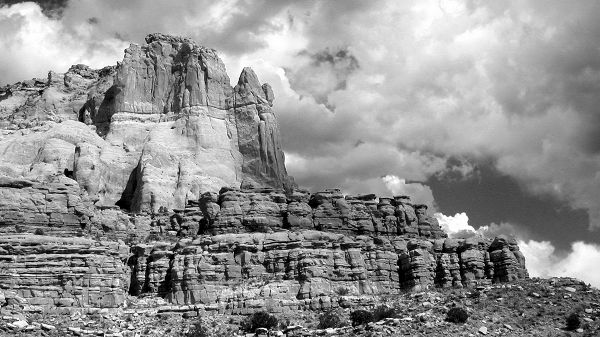 click to free download the wallpaper--Natural Scenery Wallpaper - The Image in Black and White Style, Big Stones Reaching the Sky