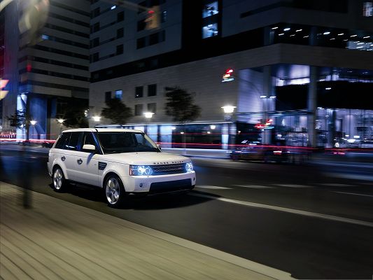 click to free download the wallpaper--Range Rover Car Wallpaper, White and Decent Car Running at Night