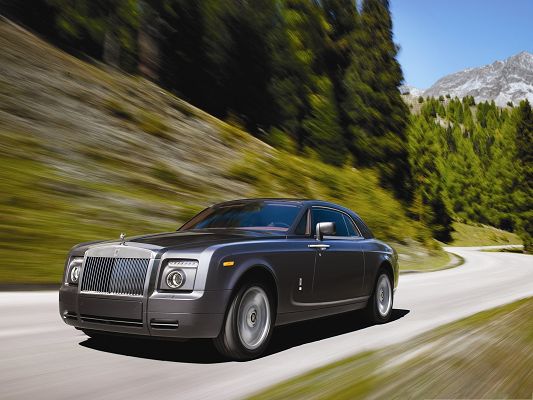 click to free download the wallpaper--Rolls Royce Super Car, Black Car Running in Pretty Full Speed, Great Look