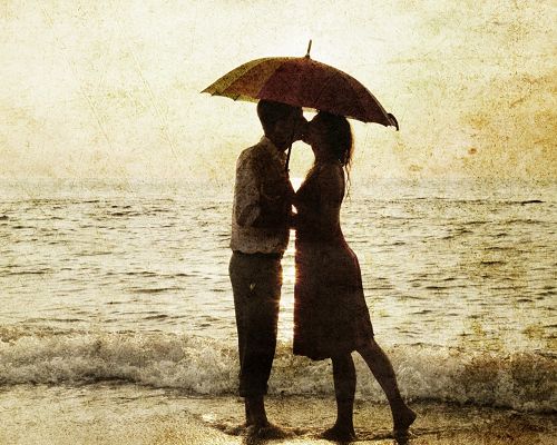 click to free download the wallpaper--Romantic Wallpaper, Couple Kissing by Beachside, Deep Affection