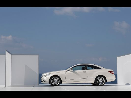 click to free download the wallpaper--Super Car Pics, E Class Coupe Side, White Glasses Around, the Blue and Cloudless Sky