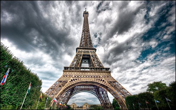 click to free download the wallpaper--Tall and Magnificent Eiffel Tower, Seems to be Close to the Sky, No Wonder It is a Place of Interest - HD Natural Scenery Wallpaper