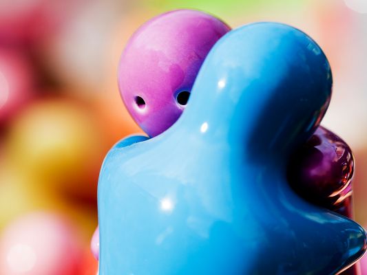 click to free download the wallpaper--The Most Romantic Pic, a Blue Figure Hugging a Pink One, Impressive Scene