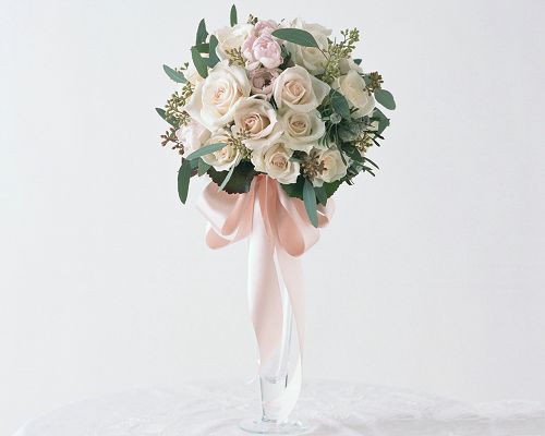 click to free download the wallpaper--Wedding Flower Photos, Wedding Flowers with Pink Ribbon, Romantic Scene