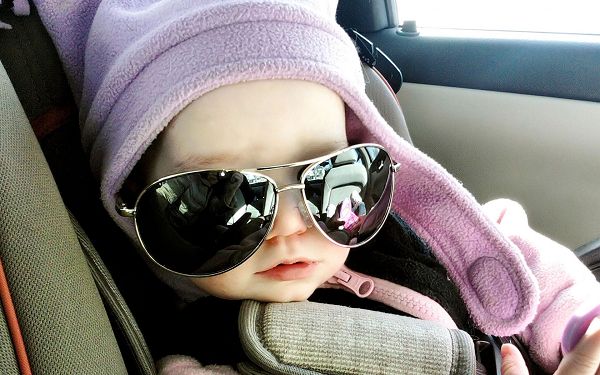 click to free download the wallpaper---Well-Dressed Baby Boy, Wearing Dark Glasses, There is No Facial Expression, He Will be Attracting Many Girls - Cool Baby Wallpaper