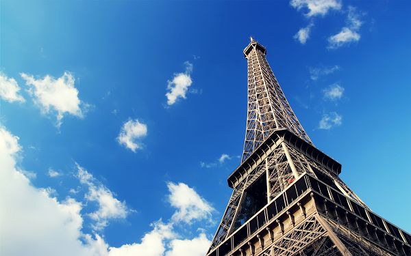 wallpaper of great building: Eiffel Tower in the sky ,click to download